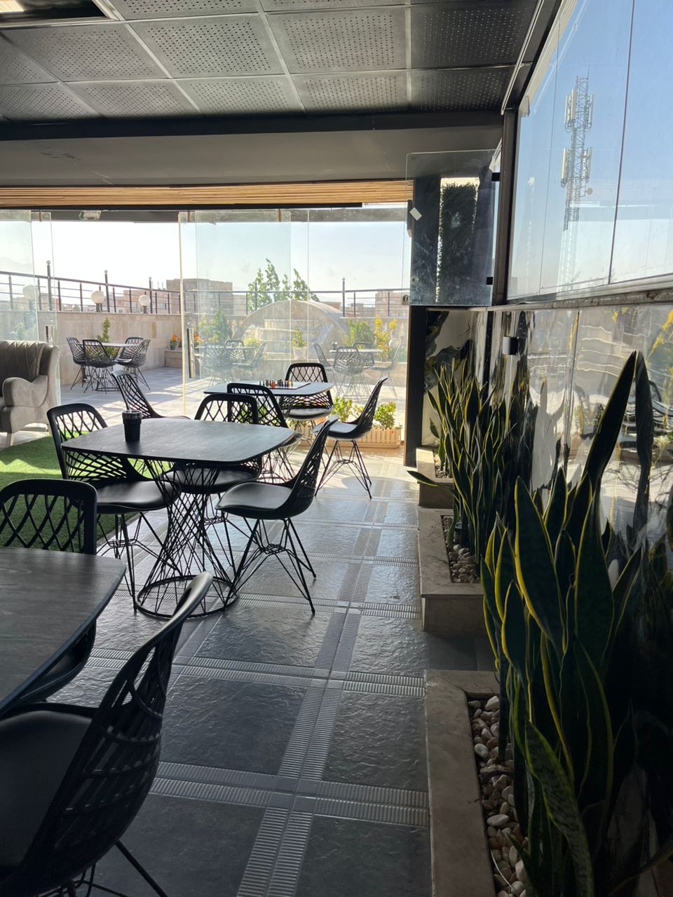 کافی شاپ درمانگاه شوک